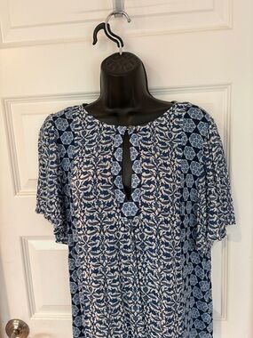 Lucky Brand Navy & White Patterned Keyhole blouse